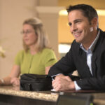 10 Ways to Impress Hotel Guests and Earn More Business